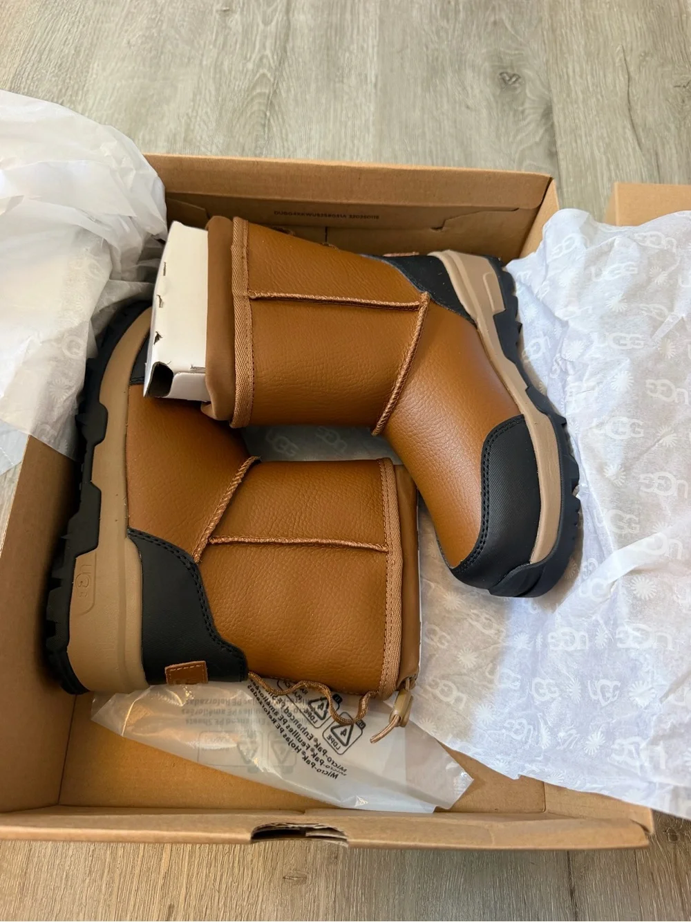 UGG Kids Adirondack Chestnut Boots with Black Toe Sz 13c